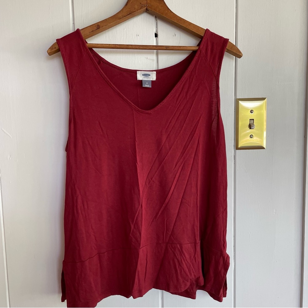 ⭐️ Burgundy Tank Top Size Medium